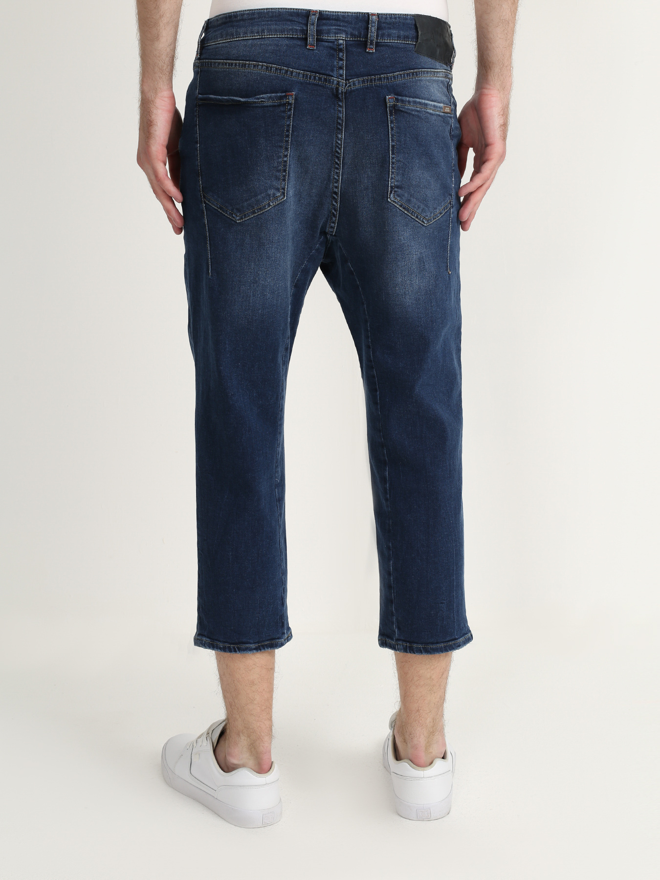 Джинсы Armani Exchange. Цвет default
