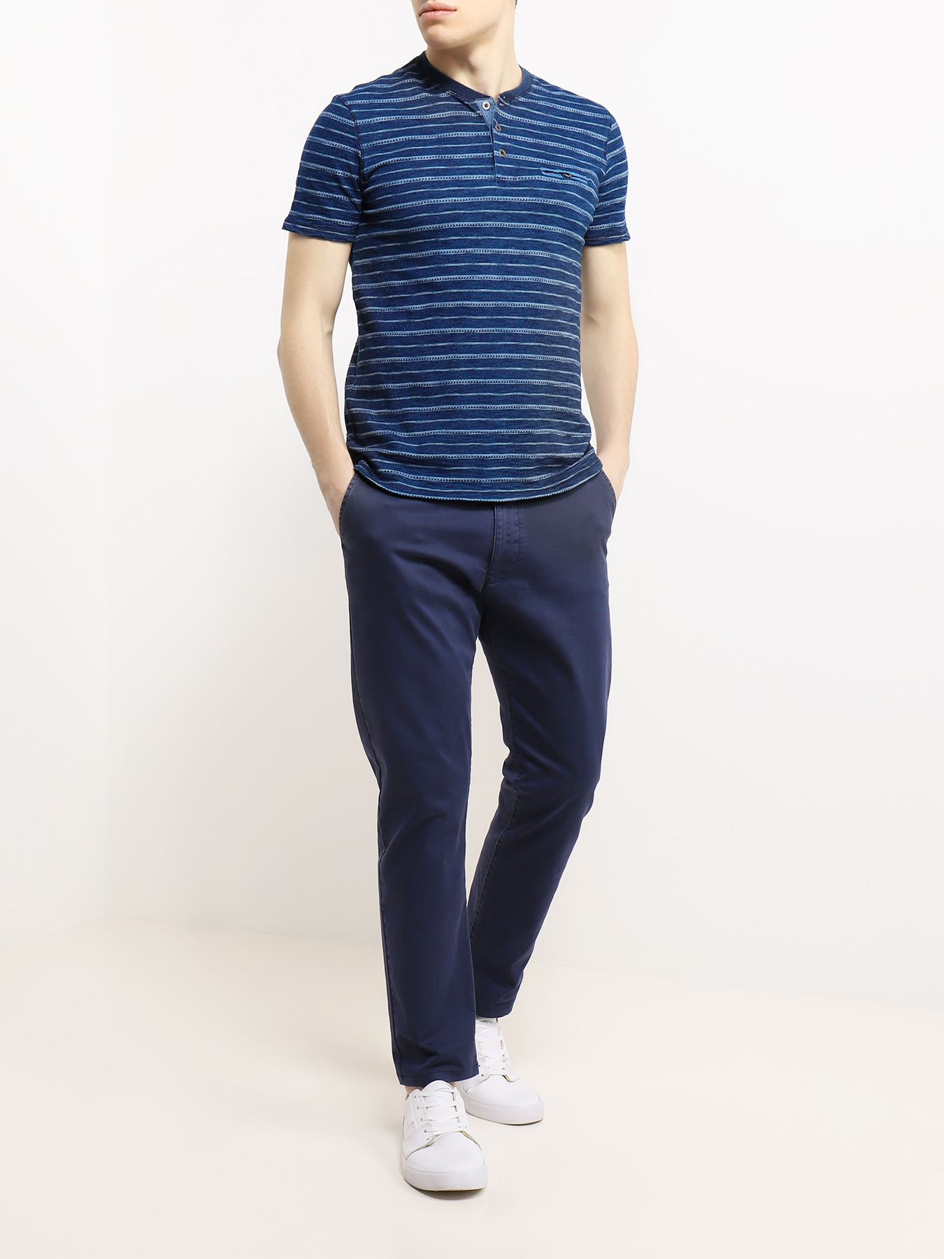 Футболка с пуговицами