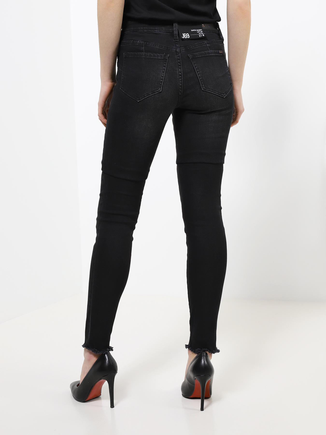 

Armani Exchange Узкие джинсы J69, Chernyy, Узкие джинсы J69